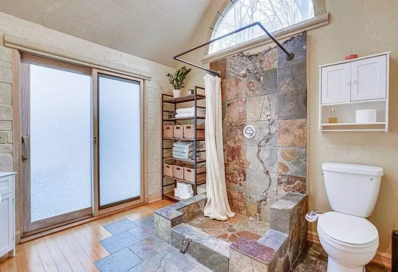 Spacious Fort Wayne Home W/ Hot Tub + Sauna!