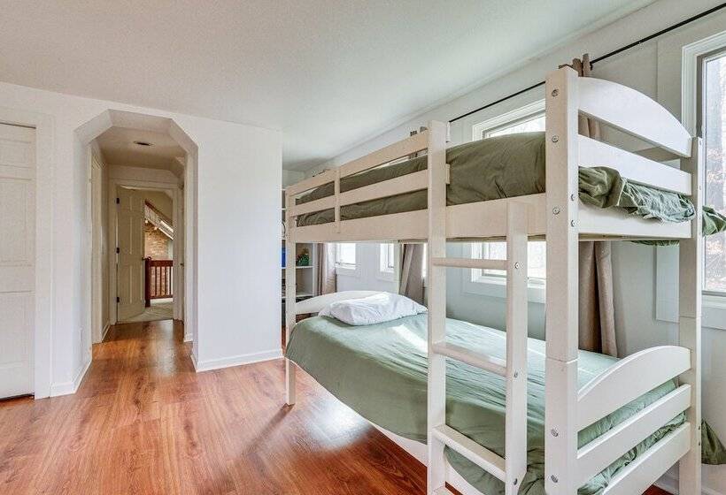 Spacious Fort Wayne Home W/ Hot Tub + Sauna!