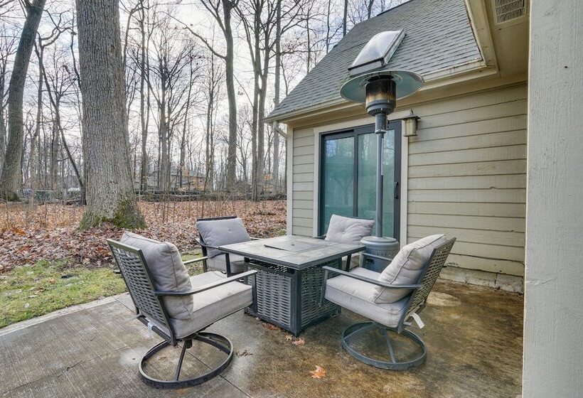 Spacious Fort Wayne Home W/ Hot Tub + Sauna!