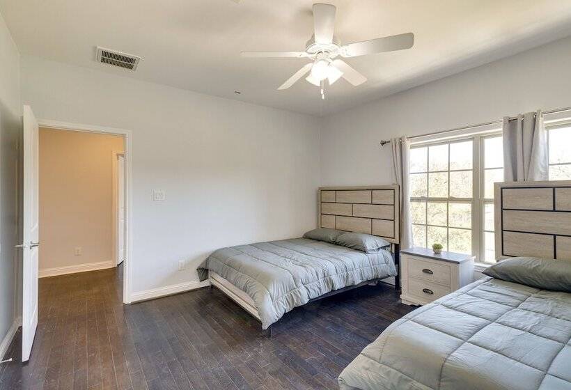 Spacious Houston Home ~ 12 Mi To Downtown!