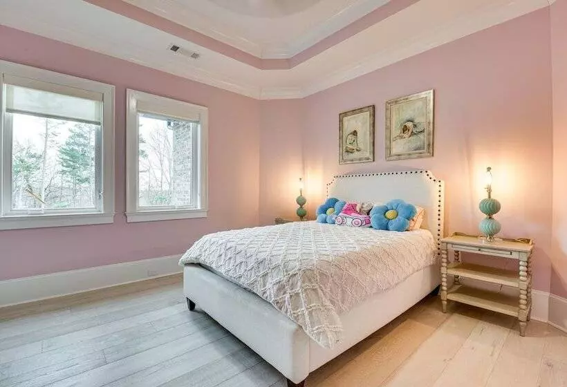 Sprawling Suwanee Home: Theater, Pool, Hot Tub!