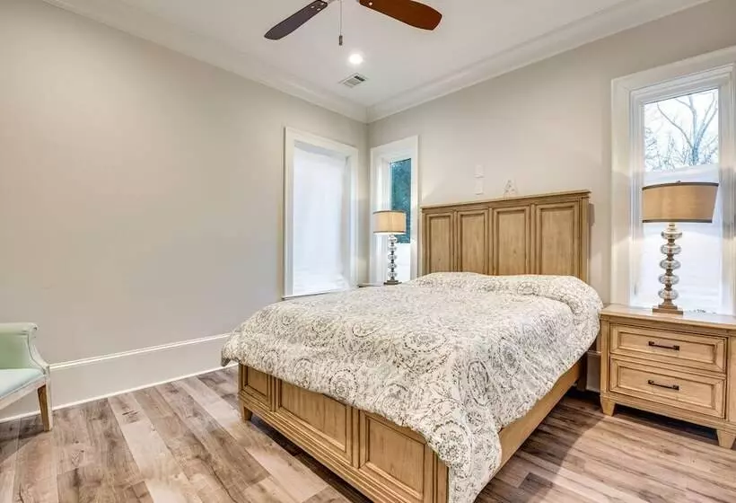 Sprawling Suwanee Home: Theater, Pool, Hot Tub!