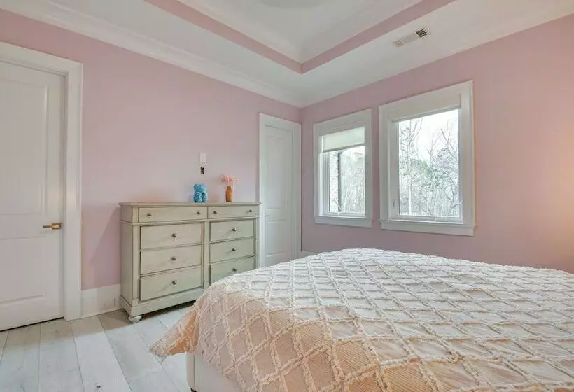 Sprawling Suwanee Home: Theater, Pool, Hot Tub!