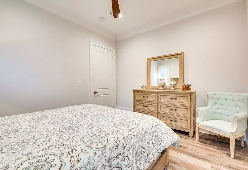 Sprawling Suwanee Home: Theater, Pool, Hot Tub!