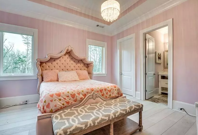 Sprawling Suwanee Home: Theater, Pool, Hot Tub!