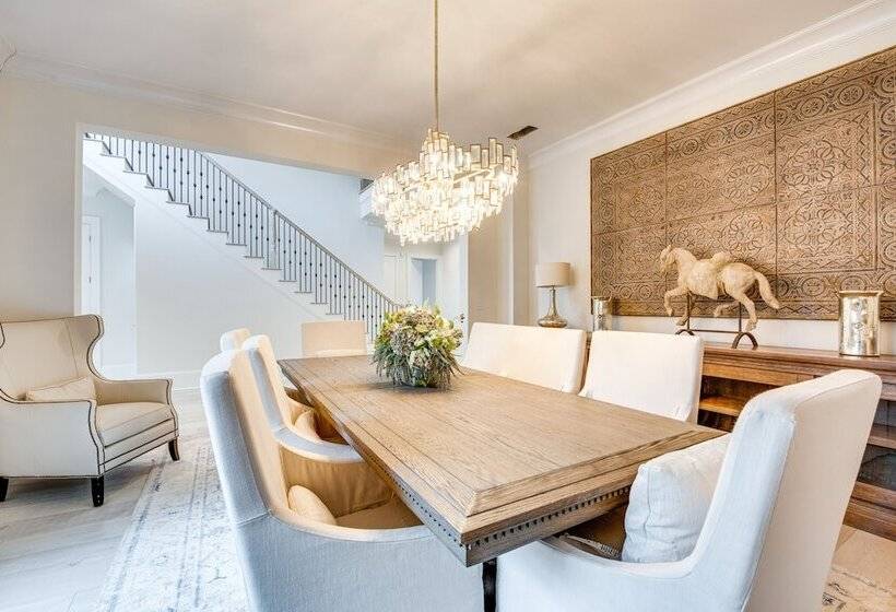 Sprawling Suwanee Home: Theater, Pool, Hot Tub!