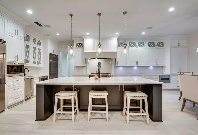 Sprawling Suwanee Home: Theater, Pool, Hot Tub!