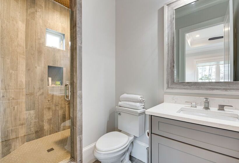 Sprawling Suwanee Home: Theater, Pool, Hot Tub!