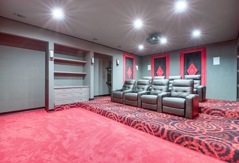 Sprawling Suwanee Home: Theater, Pool, Hot Tub!