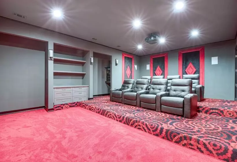 Sprawling Suwanee Home: Theater, Pool, Hot Tub!