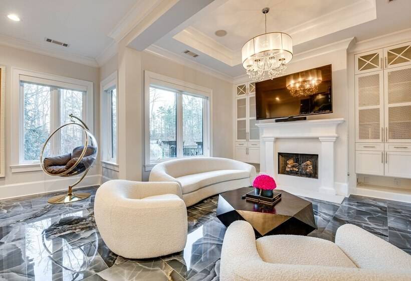 Sprawling Suwanee Home: Theater, Pool, Hot Tub!