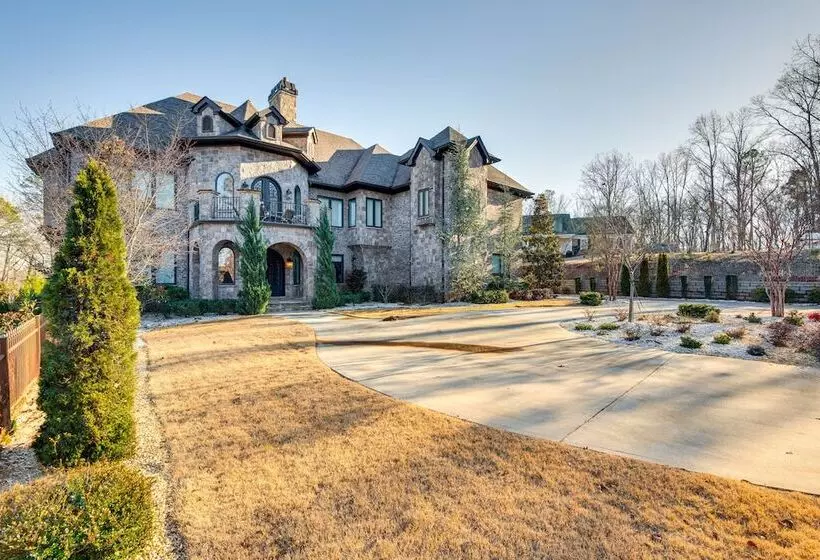 Sprawling Suwanee Home: Theater, Pool, Hot Tub!