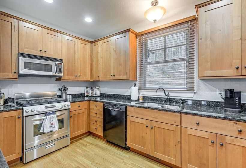 Tuckasegee Cabin ~ 3 Mi To Bear Lake!