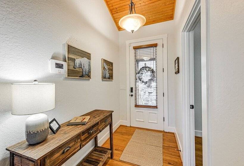 Tuckasegee Cabin ~ 3 Mi To Bear Lake!