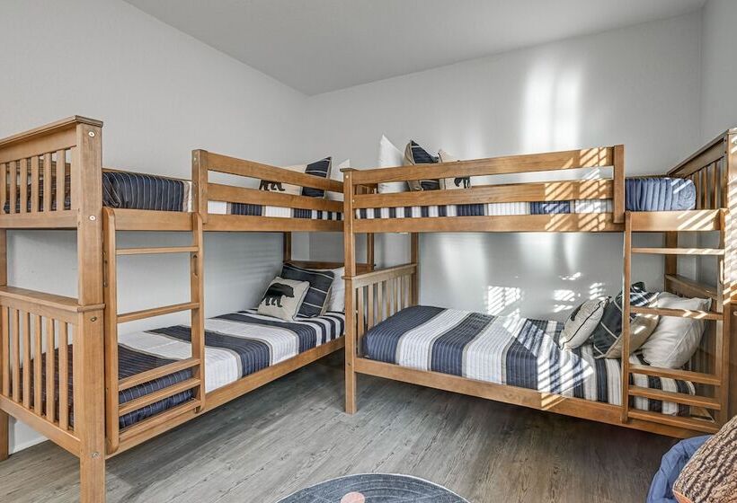 Tuckasegee Cabin ~ 3 Mi To Bear Lake!