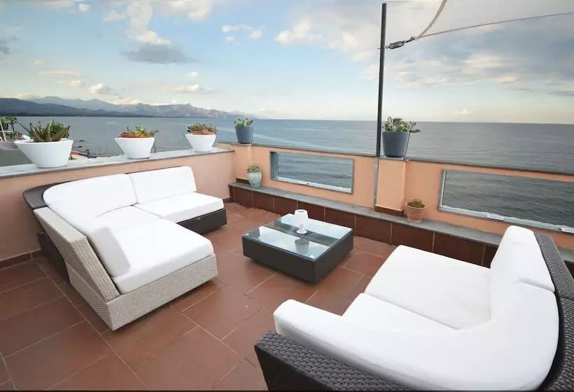 ベッドアンドブレックファースト Mar Dei Poeti Luxury Suites
