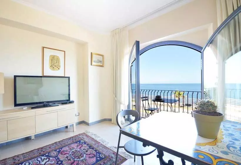 ベッドアンドブレックファースト Mar Dei Poeti Luxury Suites