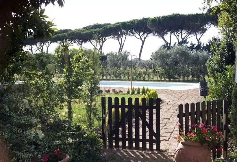 هتل Agriturismo La Pulledraia
