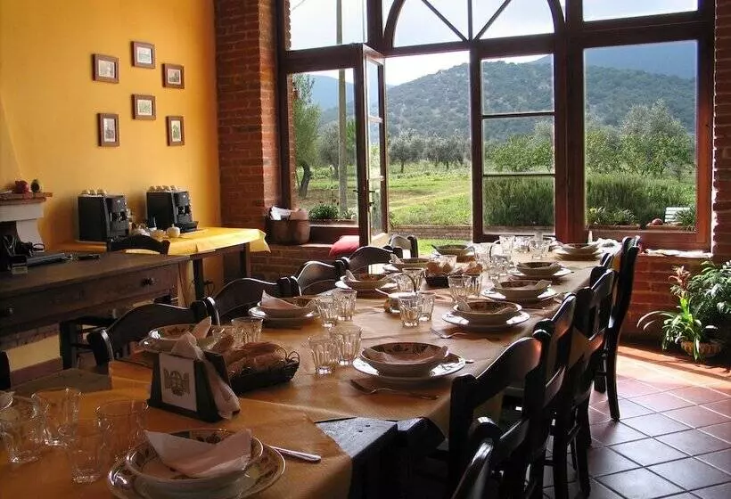هتل Agriturismo La Pulledraia