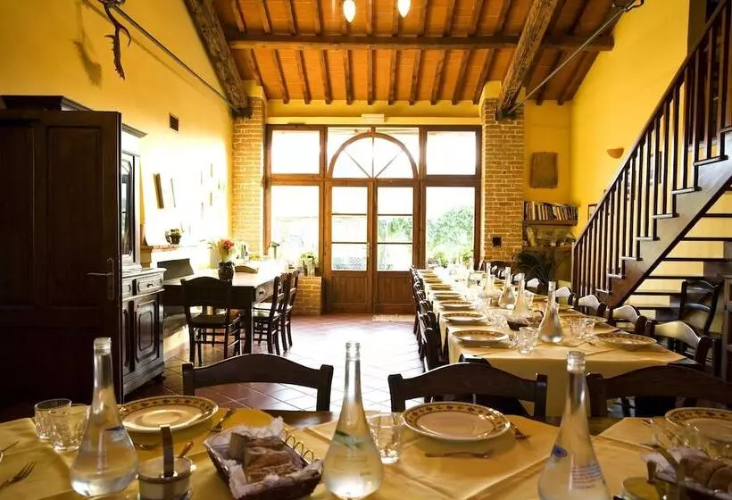 هتل Agriturismo La Pulledraia