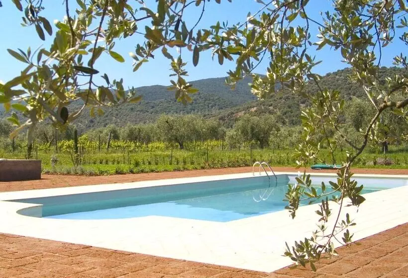 هتل Agriturismo La Pulledraia