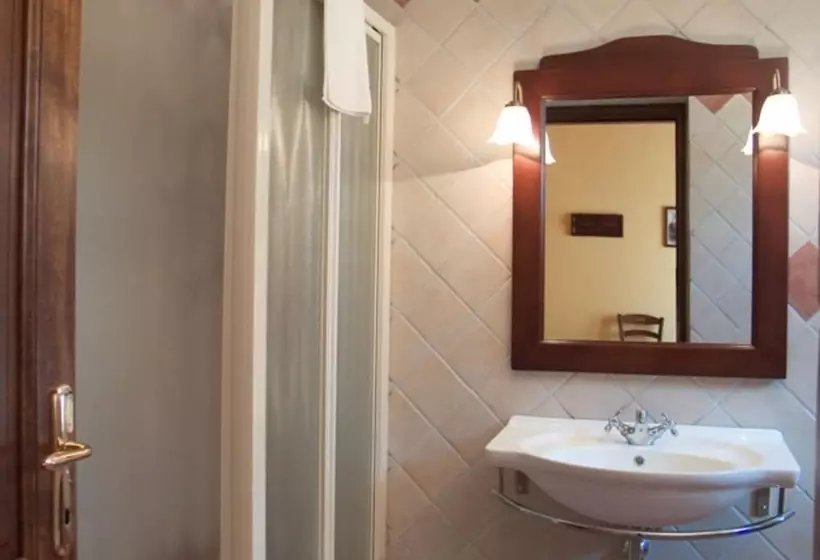 هتل Agriturismo La Pulledraia