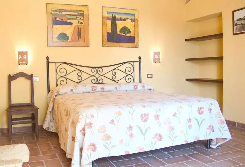 هتل Agriturismo La Pulledraia