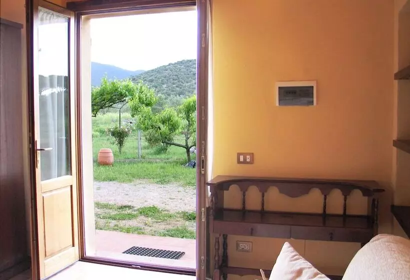 هتل Agriturismo La Pulledraia