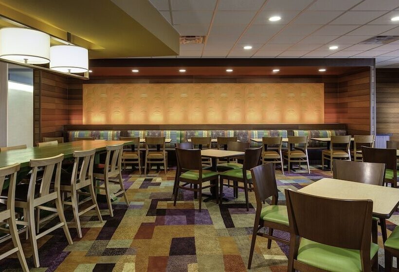 فندق Fairfield Inn & Suites By Marriott Nashville Downtown Metrocenter