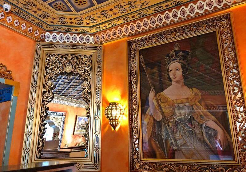 בית מלון כפרי Royal Victoria Ex British Embassy