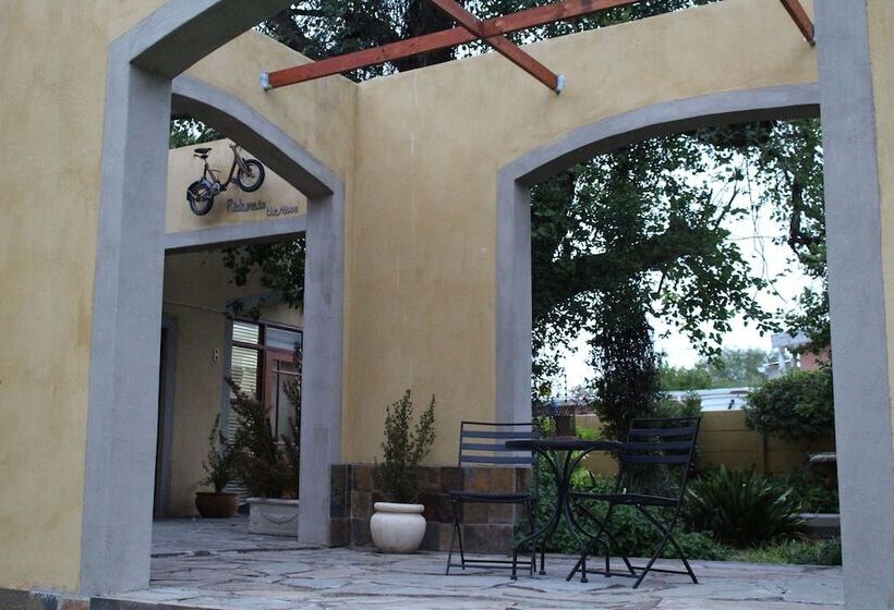 بنسيون 17 On Bird Guest House