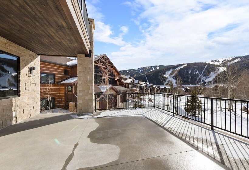 200 Caravelle Drive : 3