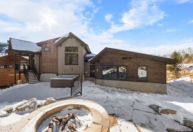 200 Caravelle Drive : 3