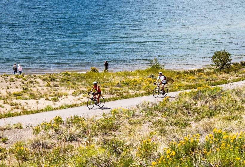 200 Caravelle Drive : 3