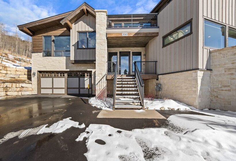 200 Caravelle Drive : 3