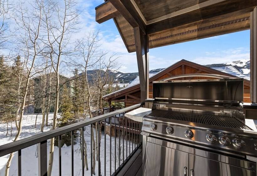 200 Caravelle Drive : 3