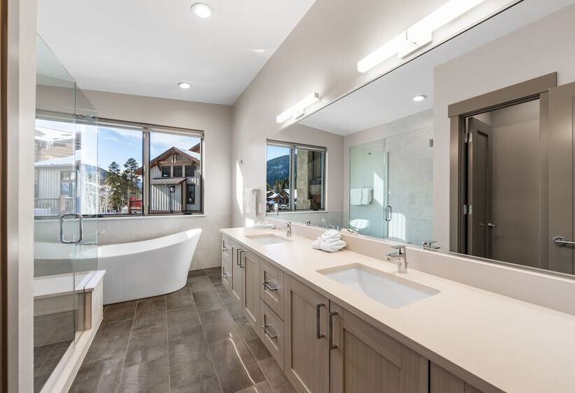 200 Caravelle Drive : 3