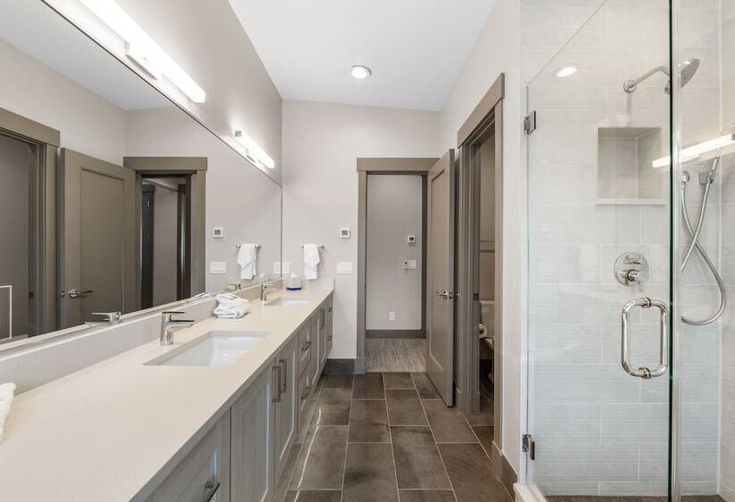 200 Caravelle Drive : 3