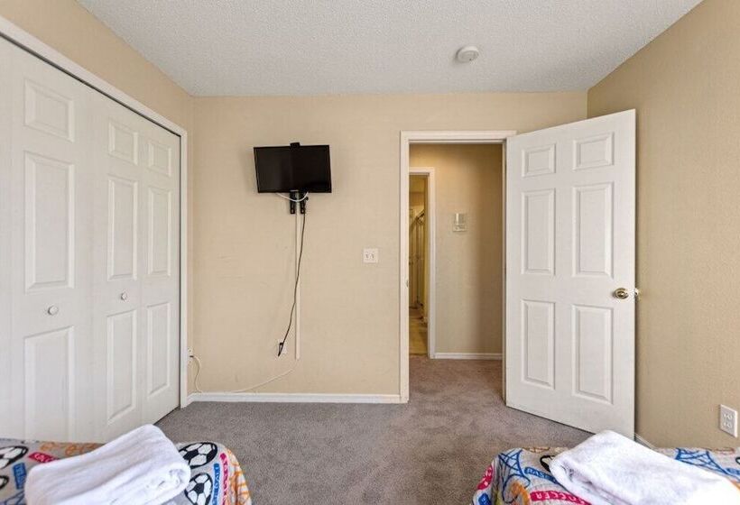 5 Bed Large Pool And Games Room #801