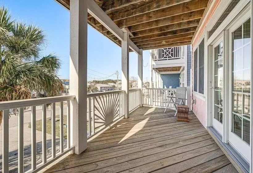 Breezy Kure Beach Home   Walk To Pier & Ocean!