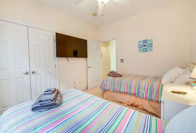 Breezy Kure Beach Home   Walk To Pier & Ocean!