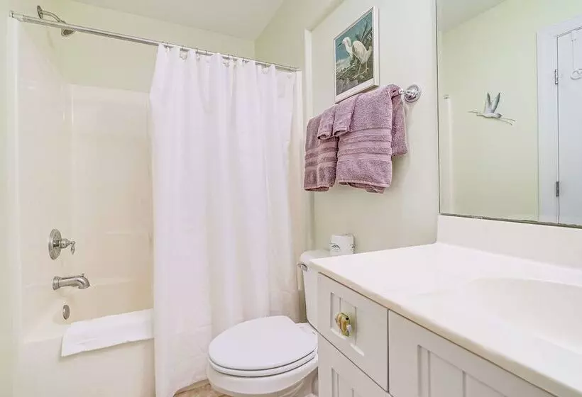 Breezy Kure Beach Home   Walk To Pier & Ocean!