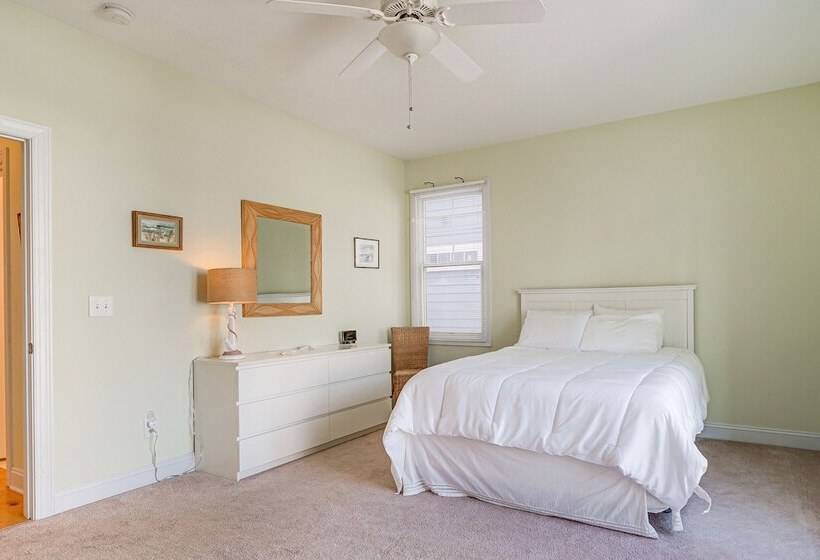 Breezy Kure Beach Home   Walk To Pier & Ocean!