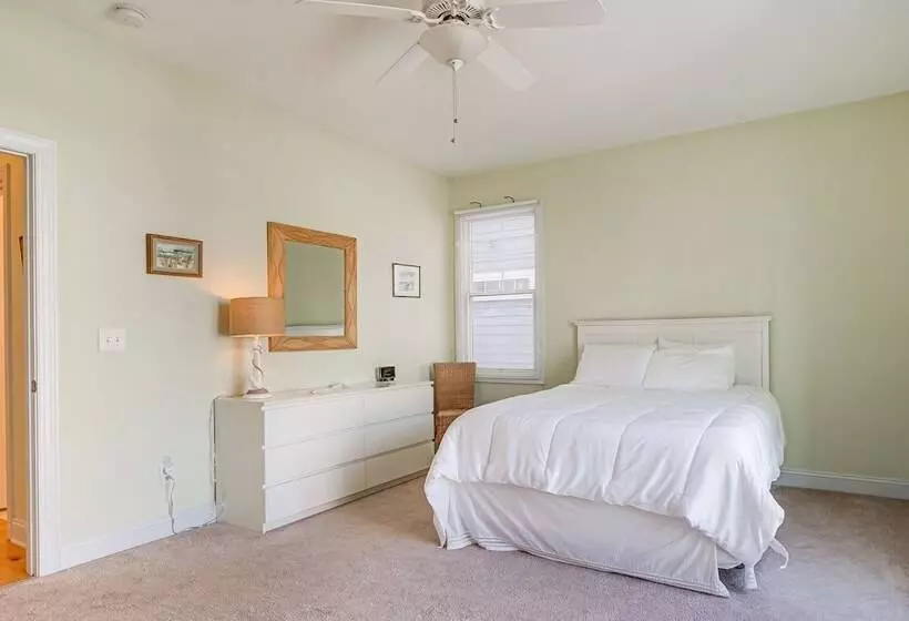 Breezy Kure Beach Home   Walk To Pier & Ocean!