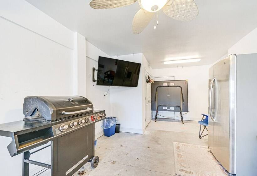 Breezy Kure Beach Home   Walk To Pier & Ocean!