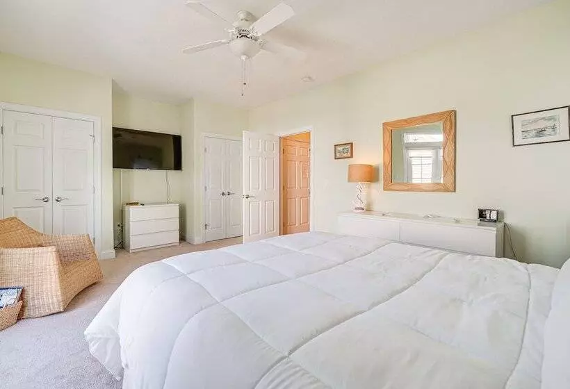 Breezy Kure Beach Home   Walk To Pier & Ocean!