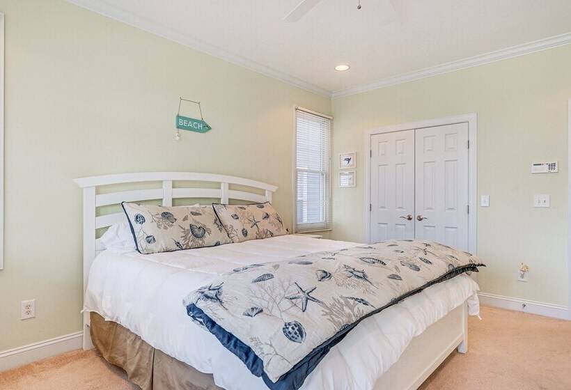 Breezy Kure Beach Home   Walk To Pier & Ocean!