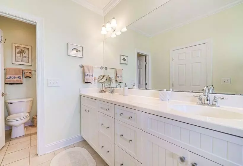 Breezy Kure Beach Home   Walk To Pier & Ocean!