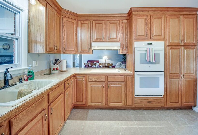 Bright Cartersville Home W/ Fire Pit & Sunroom!