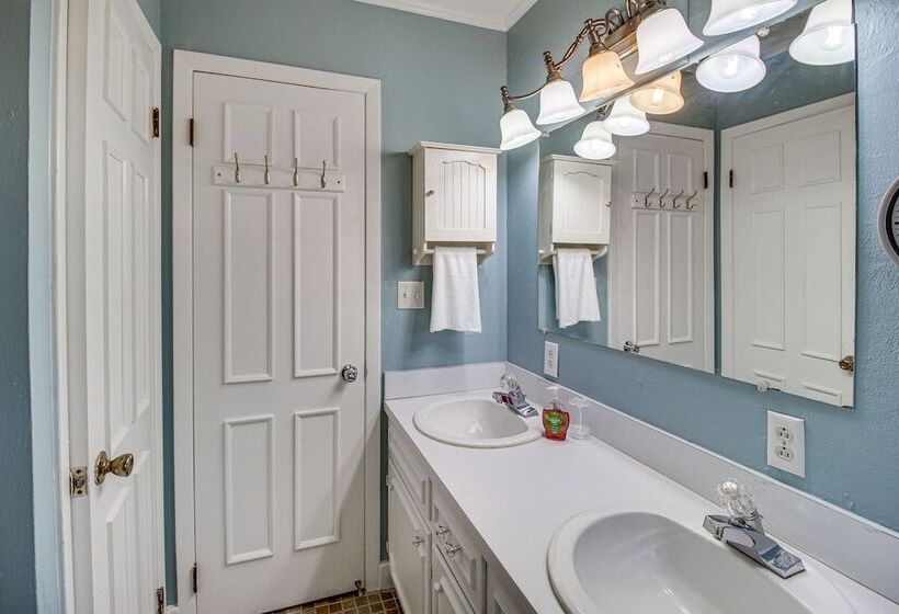 Bright Cartersville Home W/ Fire Pit & Sunroom!